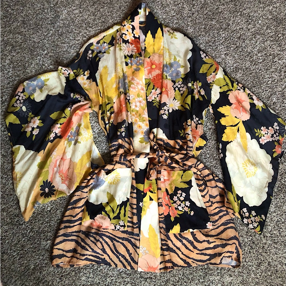 Spell and gypsy Tyler robe s/m, new without tags but never worn
